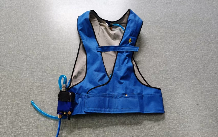 Why Industrial Workers Need an Air-Vortex Cooling Vest with Cooler in Extreme Heat Environments？