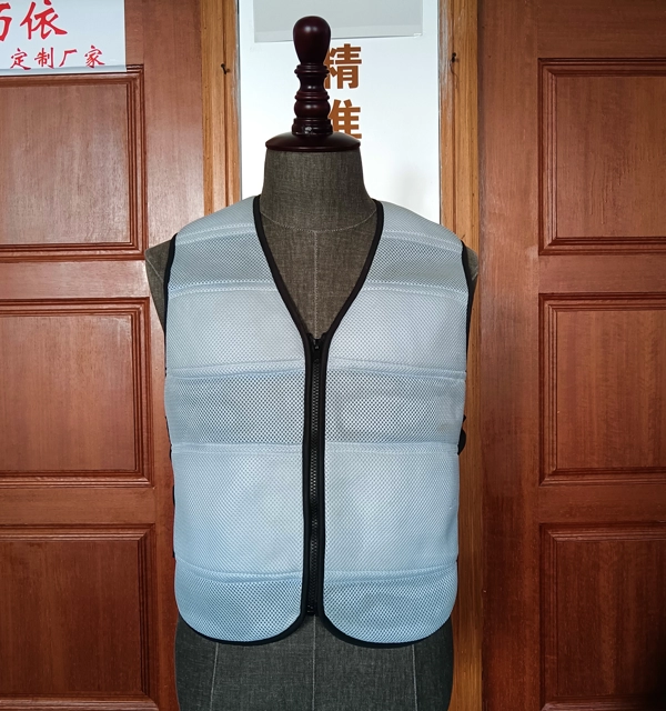 EVAPORATIVE COOLING CLOTHING WITH FAN